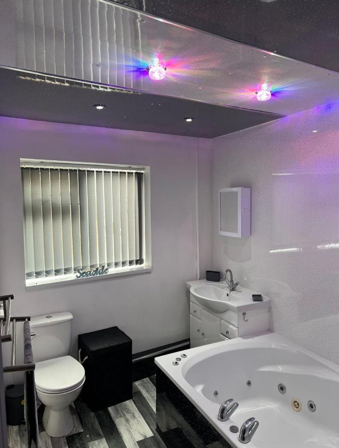 Sea View Lavish Apartment Sky Tv Whirlpool Bath Huge Balcony Newly Refurbished Bridlington Exterior photo
