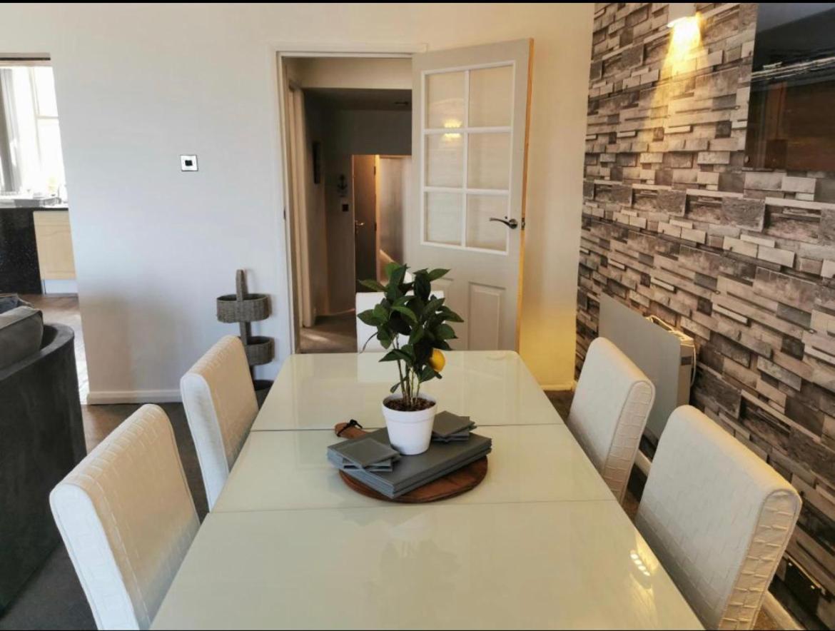 Sea View Lavish Apartment Sky Tv Whirlpool Bath Huge Balcony Newly Refurbished Bridlington Exterior photo